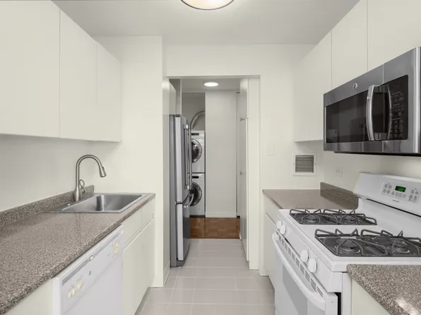 112-01 Queens Boulevard image 9 of 34