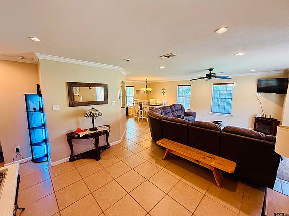 2nd image of 513 Therese Ct