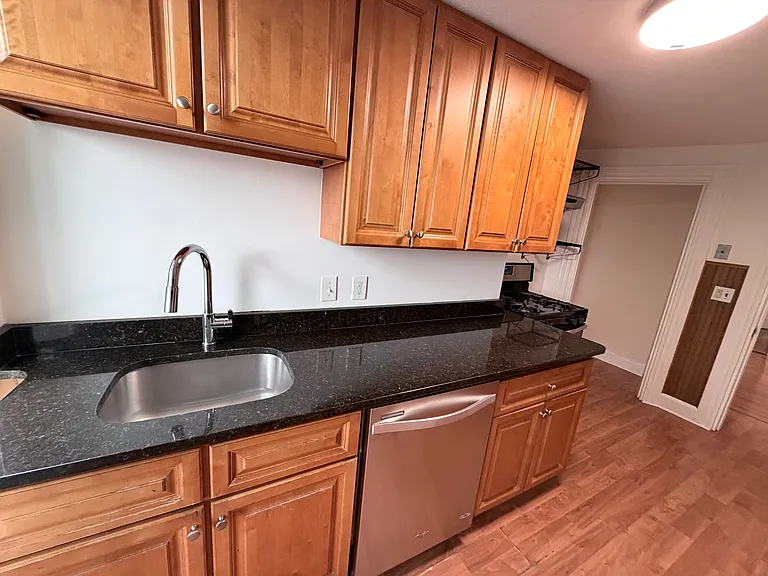 38 Glenwood St #3 — Photo 14