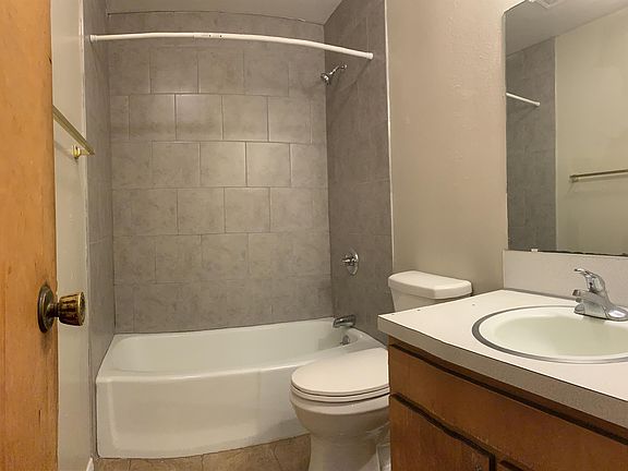 5th image of 3605 Sheridan St APT A