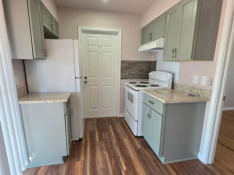 226 Antrim Dr — Photo 13