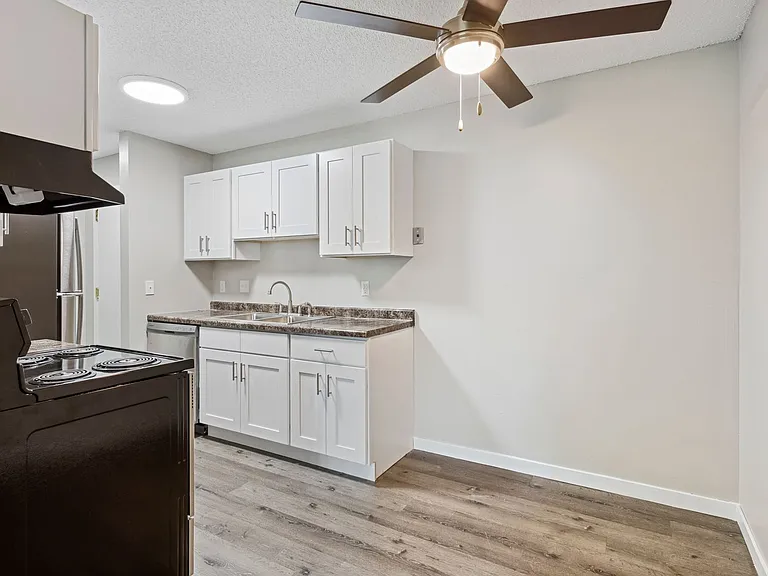 Eastgate Apartments — Photo 60