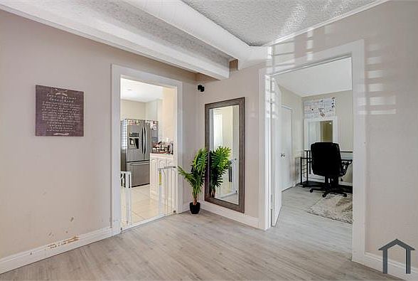 1st image of 982 King Richard Ave
