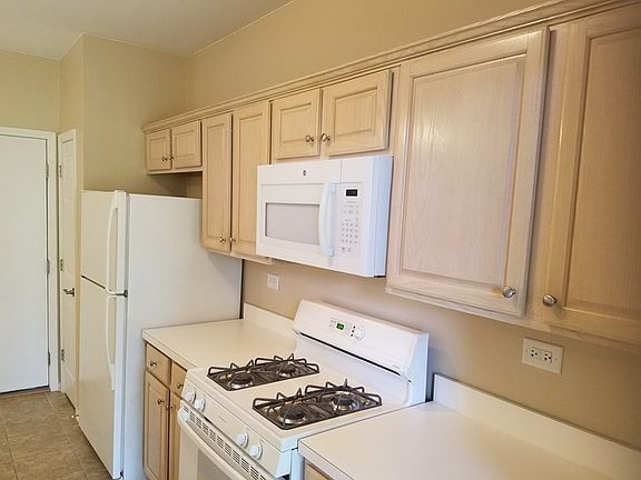 4th image of 3064 Autumn Lake Dr