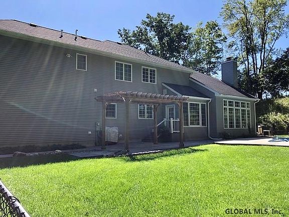 5th image of 31 Lindsay Dr