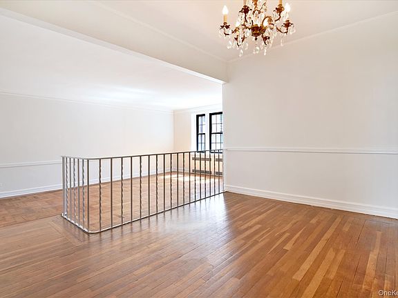 4th image of 35 Parkview Avenue #3E