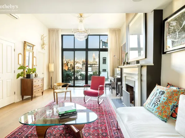 69 Washington Place image 2 of 25