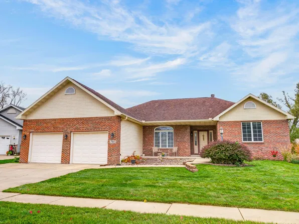 701 Lochmoore Dr, Waunakee, WI 53597