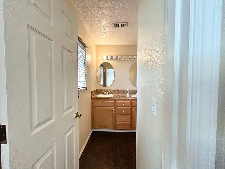 1218 NE Kinney St — Photo 47