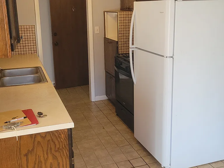 2421 Sandra Dr — Photo 5