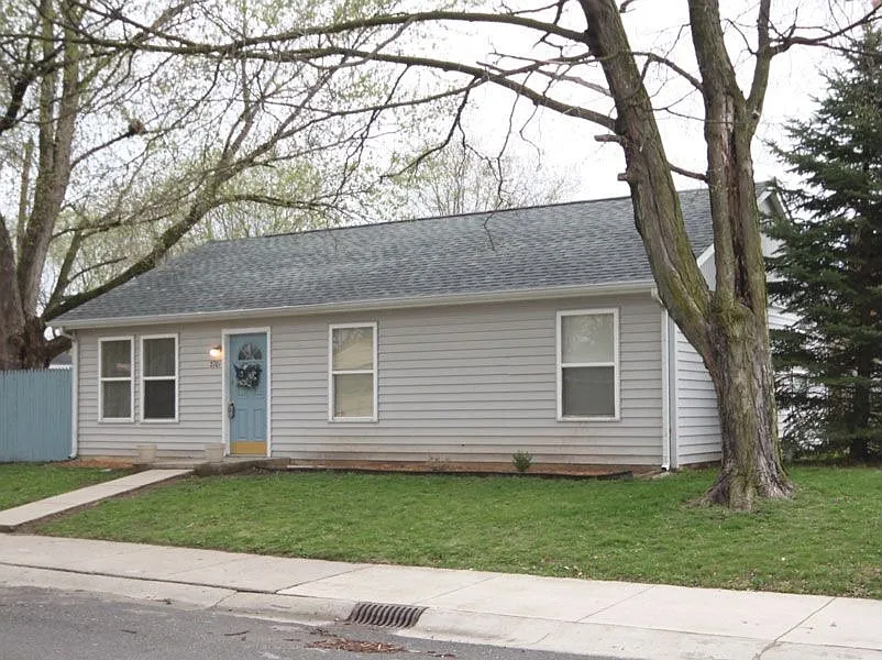 2701 Foltz St photo 1