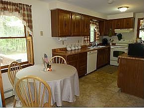 Eat in kitchen w/ appliances