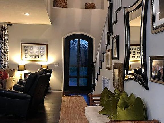 4th image of 514 Colonial Ln