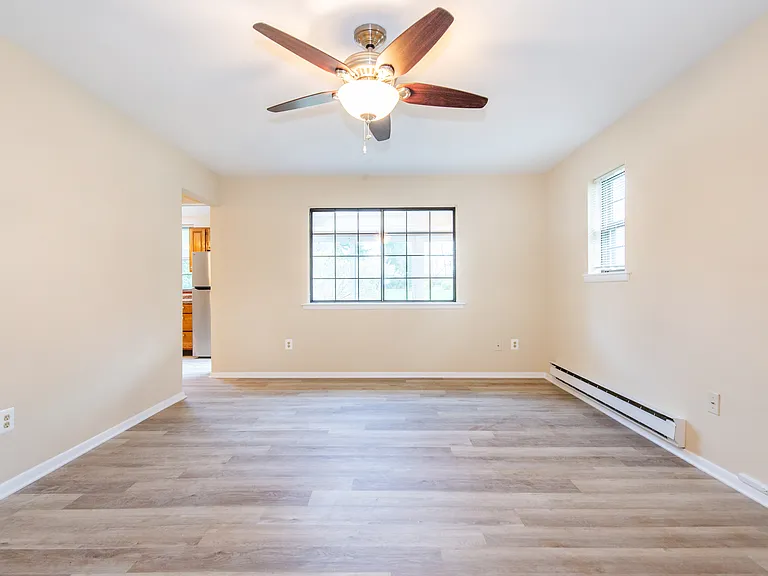 1006 Bryan Ct — Photo 8