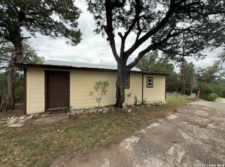184 Paradise Ln, Lakehills, TX 78063
