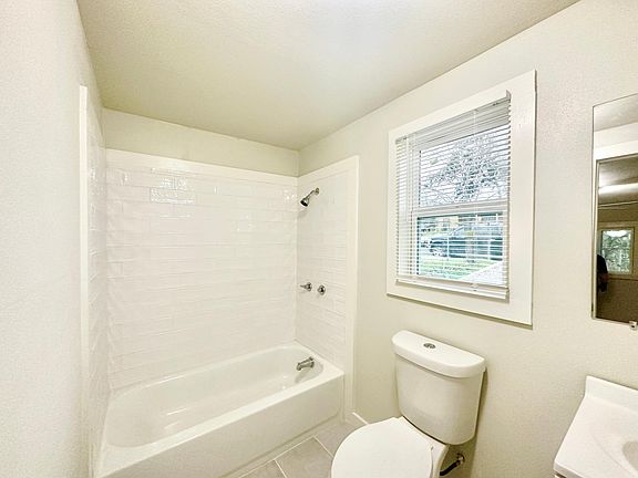 5th image of 5330 Wellington Dr