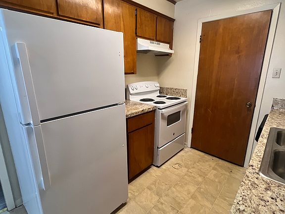 5th image of 1004 Summer Court Cir APT C
