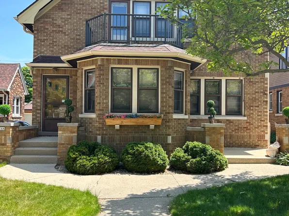 2442 N 73rd St, Wauwatosa, WI 53213