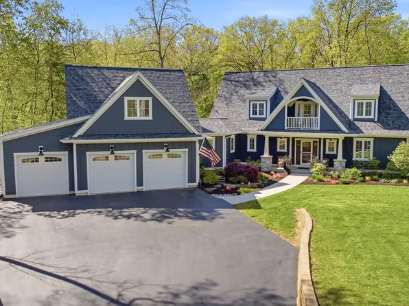 38 Woodland Dr, Yorkville, IL 60560