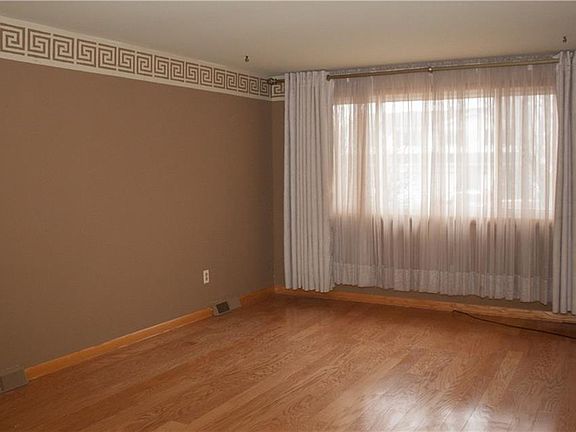 3rd image of 62 Sebring Dr