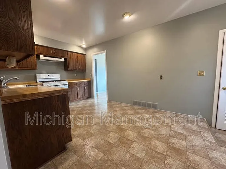 11219 Morgan Ave — Photo 6