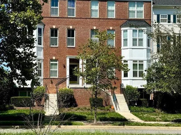 5526 Capital Gateway Dr #406, Suitland, MD 20746