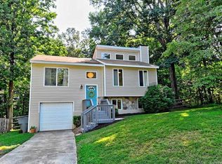 10102 Eagle Ct, Charlotte, NC 28277