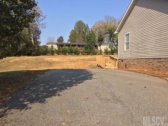 5th image of 932 Eastern Ridge Dr