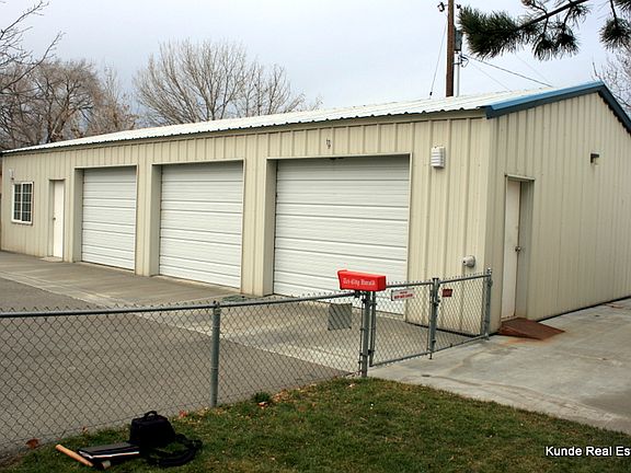 Detached 3 car shop & bonus