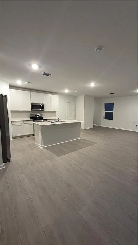4 bed, 2.5 bath, 1880 sqft, $2,175 — Photo 2