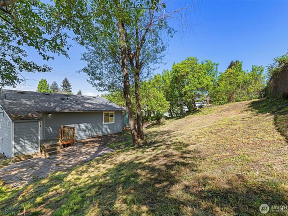 4th image of 2712 Hefner Avenue