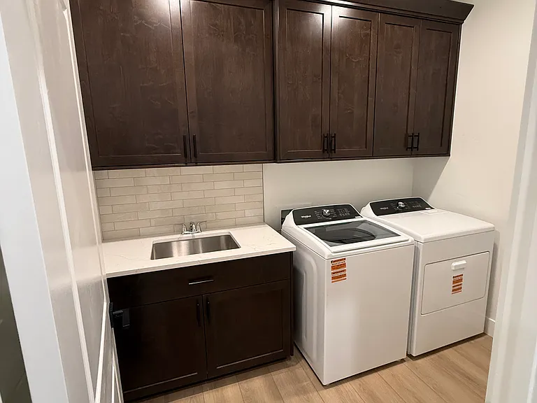 1481 N Burnam Ave — Photo 29