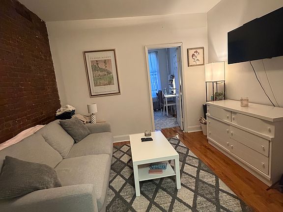 2nd image of 526 E 11th St APT 8
