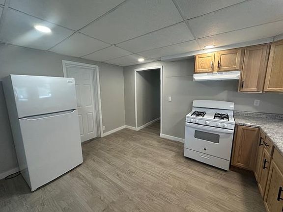 3rd image of 1404 W Jackson St