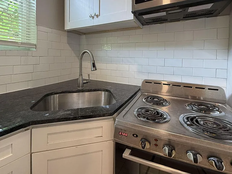 2229 N Cleveland St — Photo 10