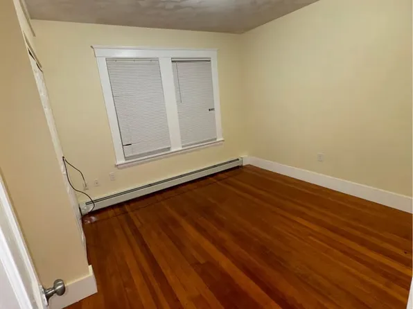 49 Boxford St, Lawrence, MA 01843