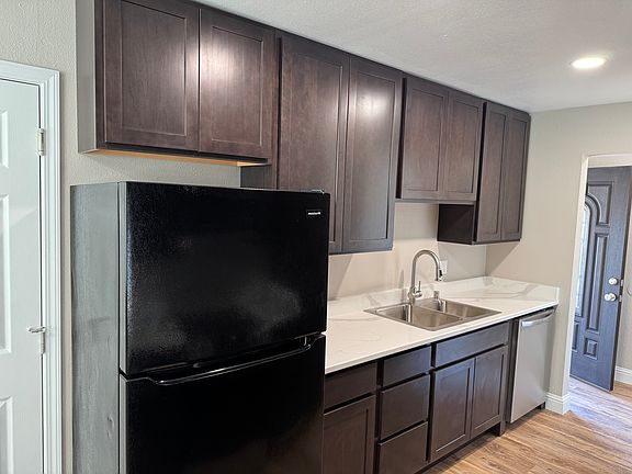 4th image of 152 Santana Dr