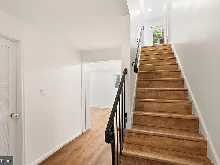 8330 Wickham Rd — Photo 40