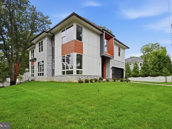 449 Lawyers Rd NW, Vienna, VA 22180