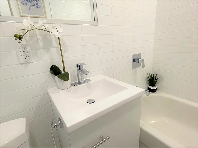 1191 Birchmount Rd — Photo 8