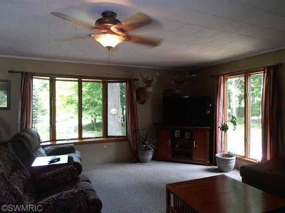 5th image of 23589 Fosdick St