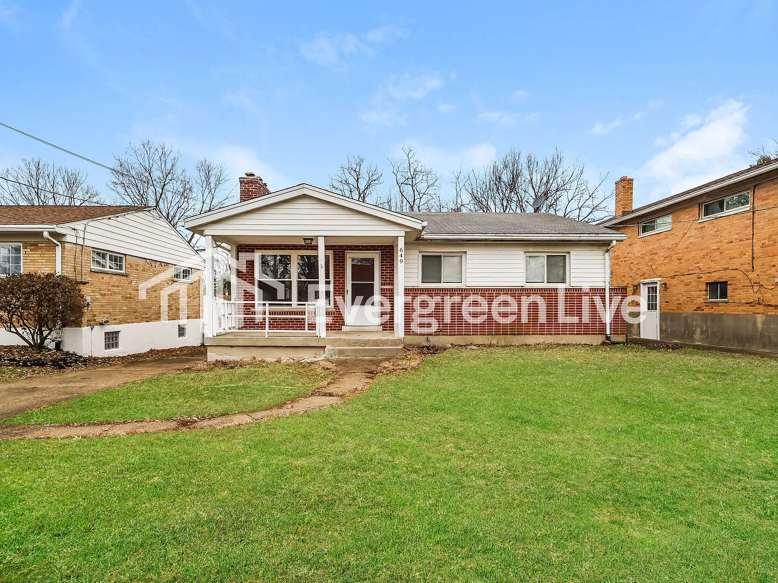 3 bed, 1.0 bath, 1050 sqft, $1,395 — Photo 1