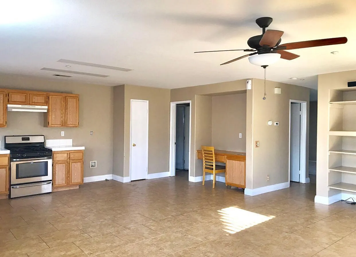 15375 Brandon Ln — Photo 4