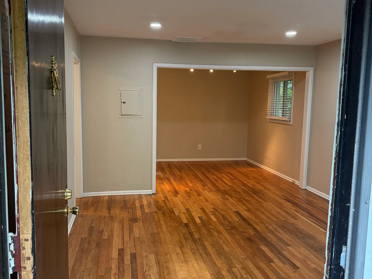 3 bed, 1026 sqft, $2,200 — Photo 2