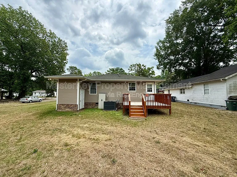204 W Barbee St — Photo 14