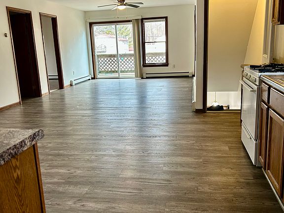 Kitchen to livingroom