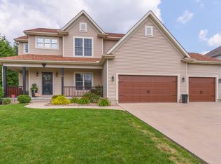 24 Pebblebrook Ct, Bloomington, IL