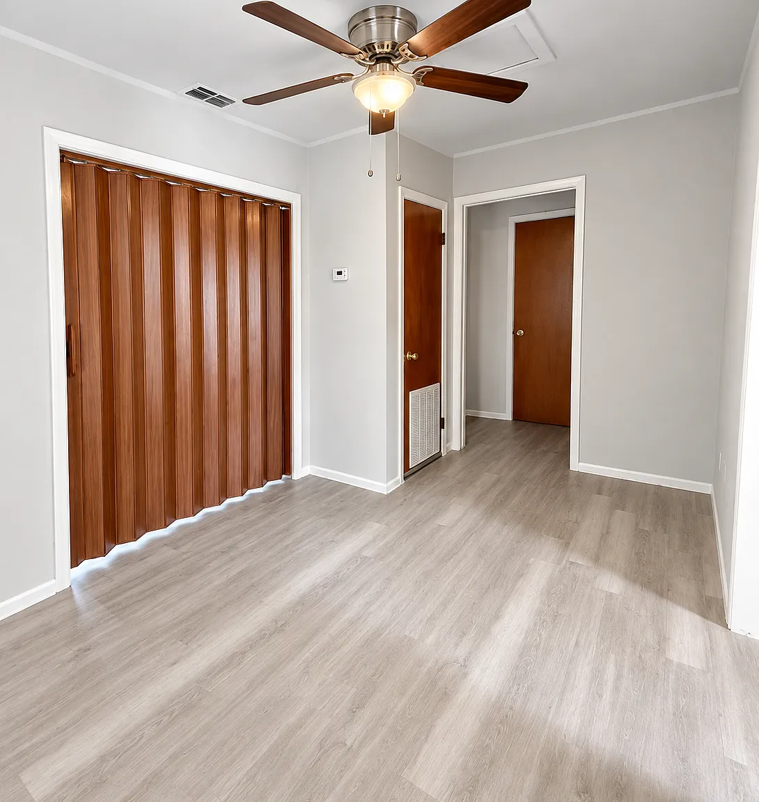 3 bed, 818 sqft, $1,200 — Photo 3