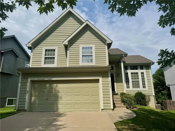 16222 W 157th Ter, Olathe, KS 66062
