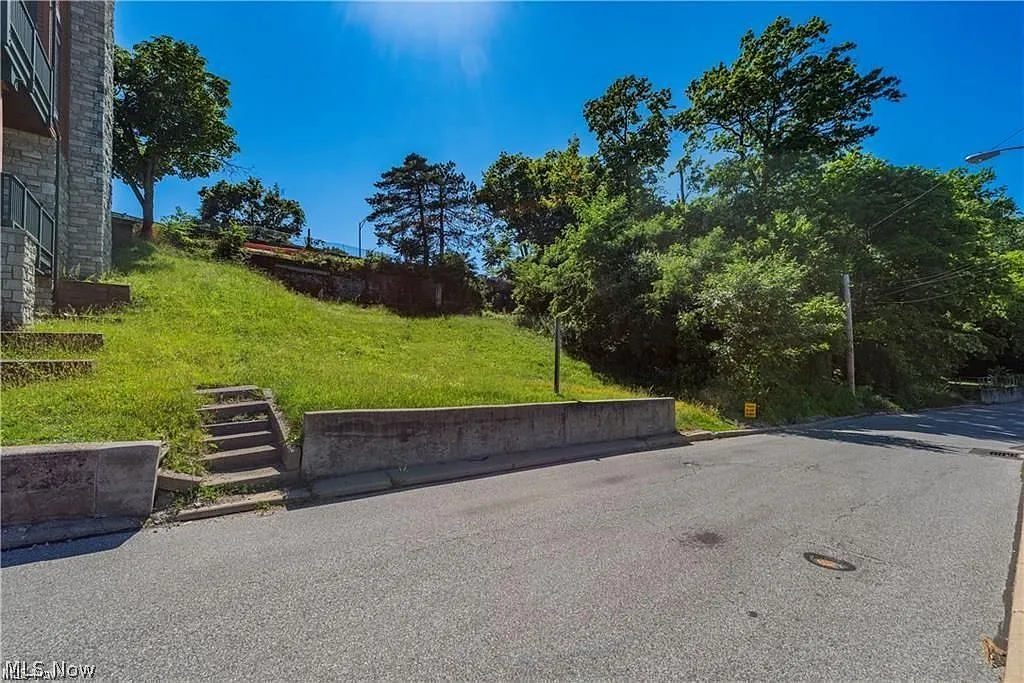 19204 Frazier Dr photo 1